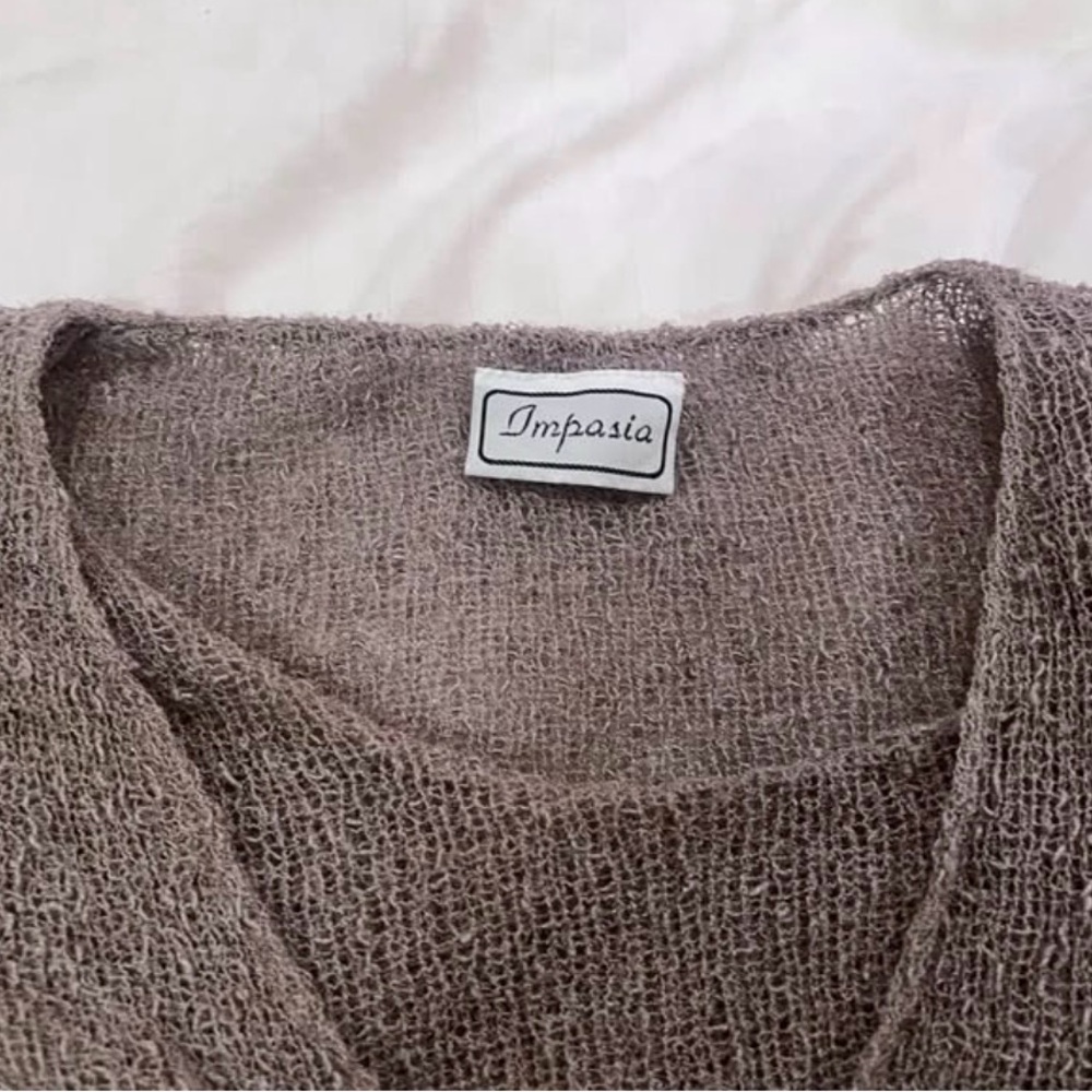 beige brown top in crochet with ruffles - Picture 5 of 5